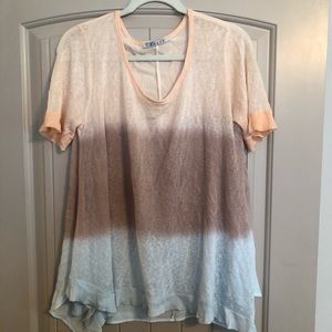 Beautiful Easel flowy top! Size small.